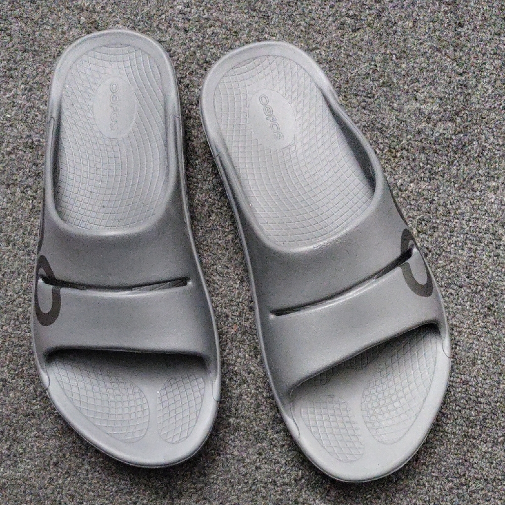 OOFOS Men's Gray Slide Sandals